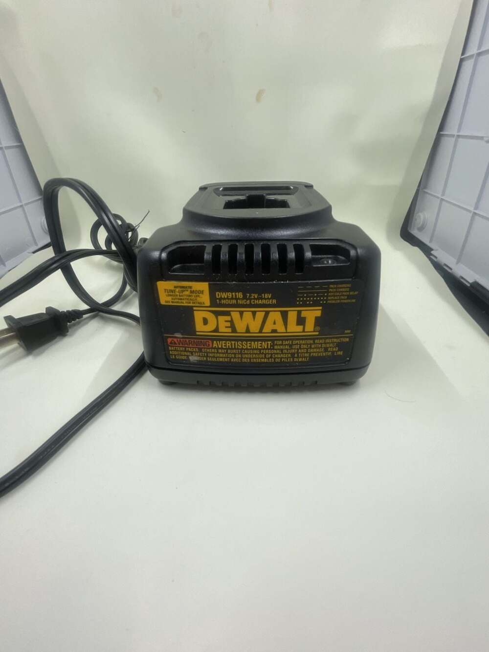 DeWalt DW9116 7.2V-18V 1-Hour NiCd Battery Charger